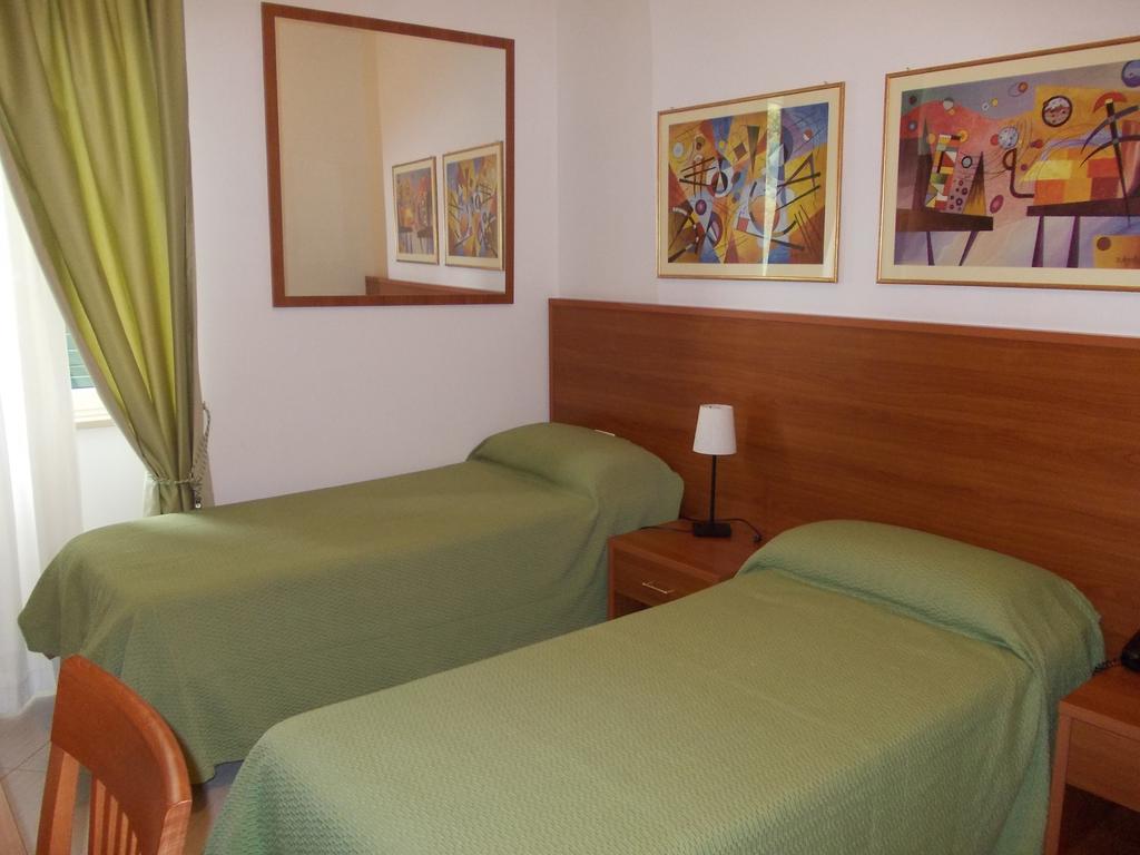 Hotel Solaria Rodi Garganico Pokój zdjęcie