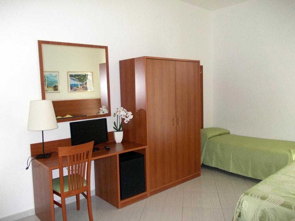 Hotel Solaria Rodi Garganico Pokój zdjęcie